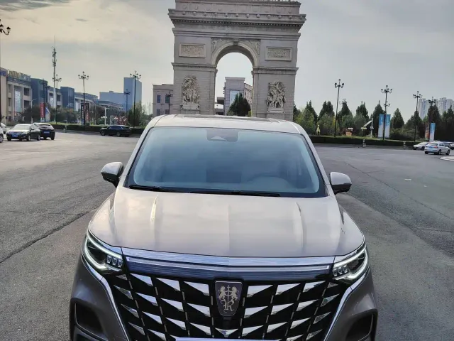 Roewe iMAX8 — Фото автомобиля 2
