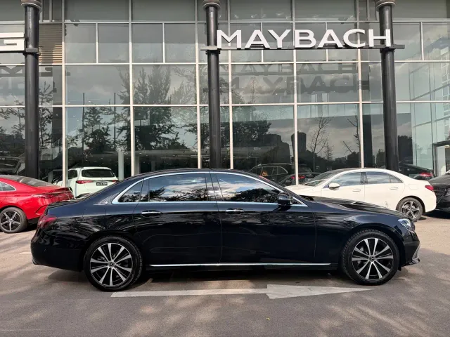 Mercedes-Benz E-Class — Фото автомобиля 6
