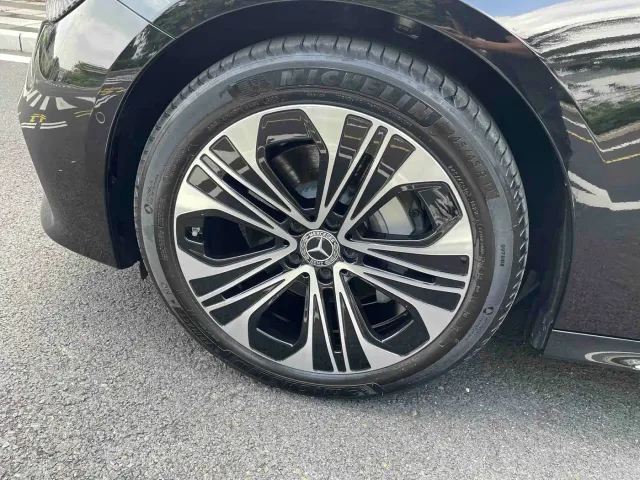 Mercedes-Benz E-Class — Фото автомобиля 17