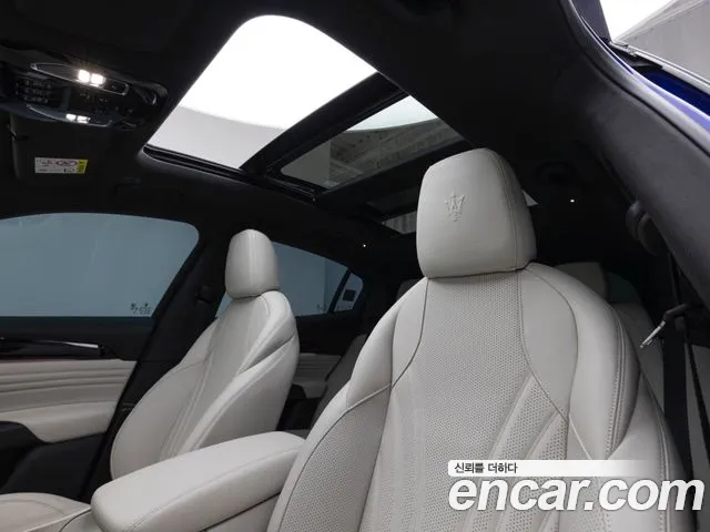 Maserati Grecale — Фото автомобиля 10