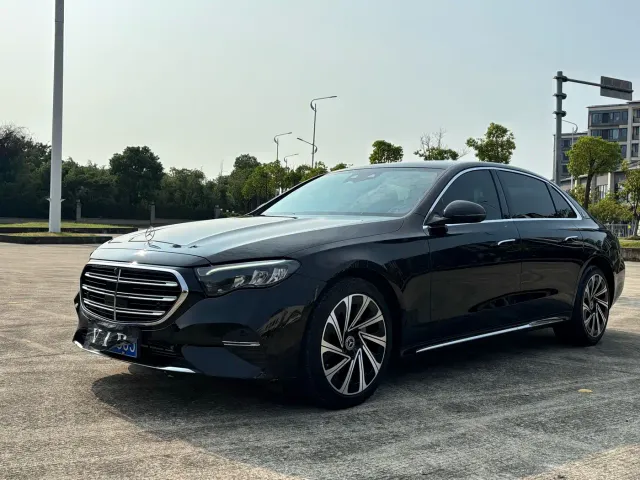 Фотография автомобиля — Mercedes-Benz E-Class