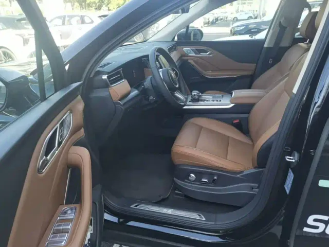 Hongqi HS7 PHEV — Фото автомобиля 15