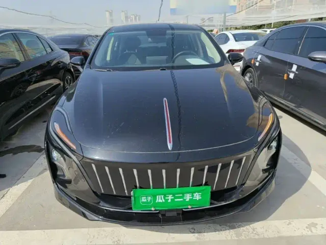 Hongqi E-QM5 — Фото автомобиля 2