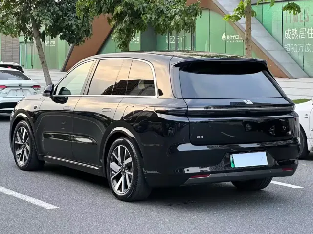Li Auto L8 — Фото автомобиля 22
