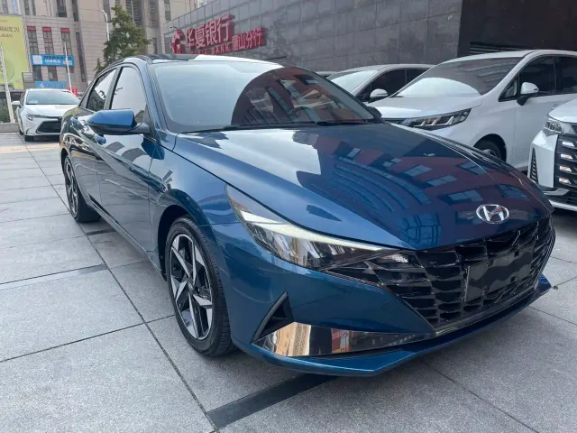 Hyundai Elantra — Фото автомобиля 3