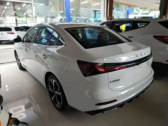 Roewe i5 — Фото автомобиля 4