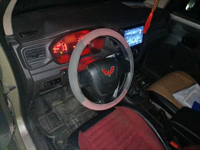 Wuling Hongguang V — Фото автомобиля 5
