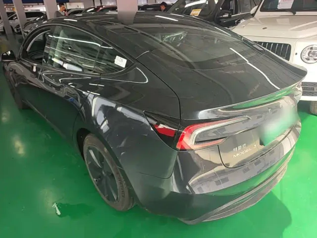 Tesla Model 3 — Фото автомобиля 4