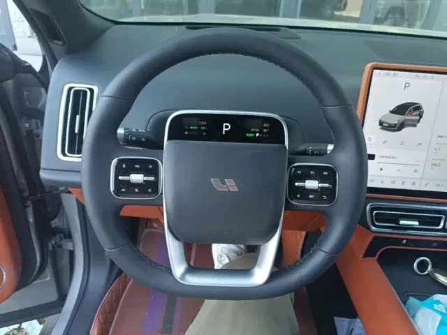 Li Auto L8 — Фото автомобиля 6