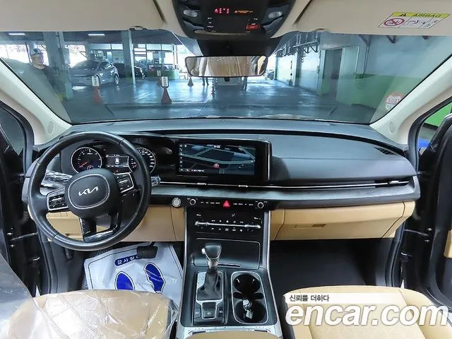 Kia Carnival Generation 4 — Фото автомобиля 8