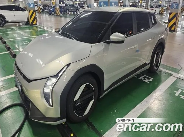 Kia EV4 — Фото автомобиля 2