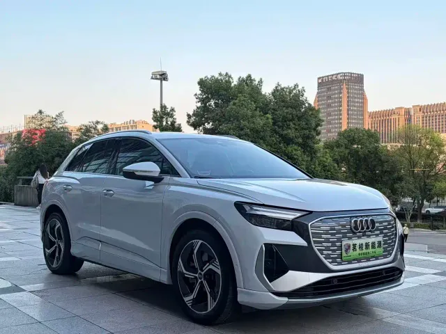 Audi Q4 e-tron — Фото автомобиля 2