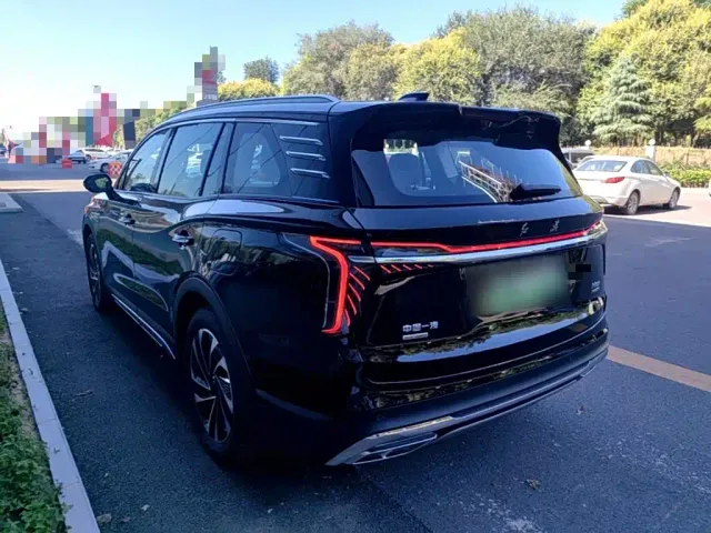 Hongqi HS7 PHEV — Фото автомобиля 22
