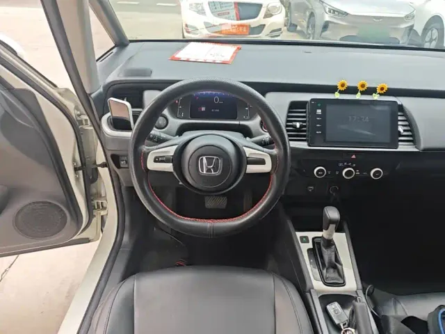 Honda Fit — Фото автомобиля 10