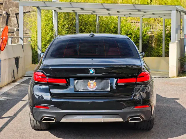 BMW 5 Series — Фото автомобиля 5