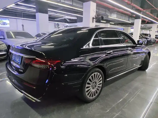 Mercedes-Benz E-Class — Фото автомобиля 2