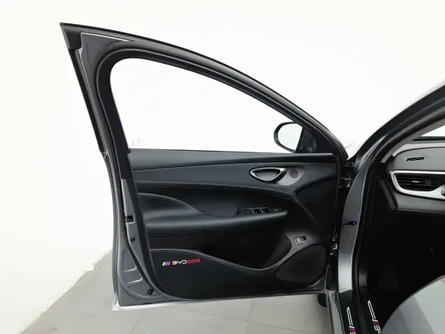 BYD Seal 05 DM-i — Фото автомобиля 8