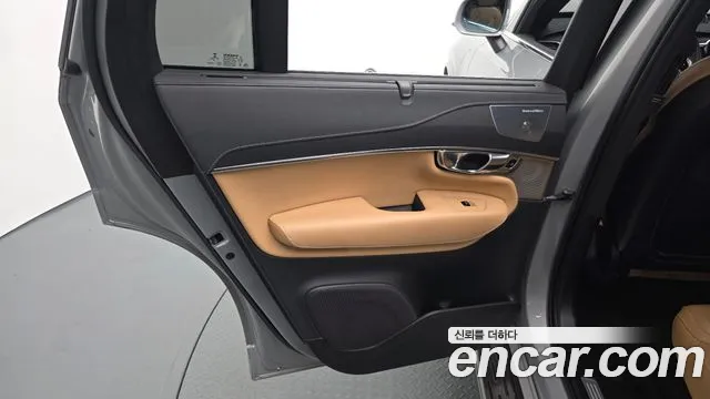 Volvo XC90 — Фото автомобиля 14