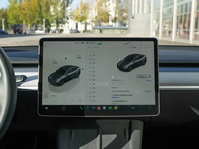 Tesla Model Y — Фото автомобиля 11