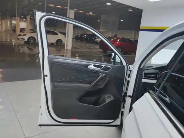 Volkswagen Tiguan L PHEV — Фото автомобиля 7