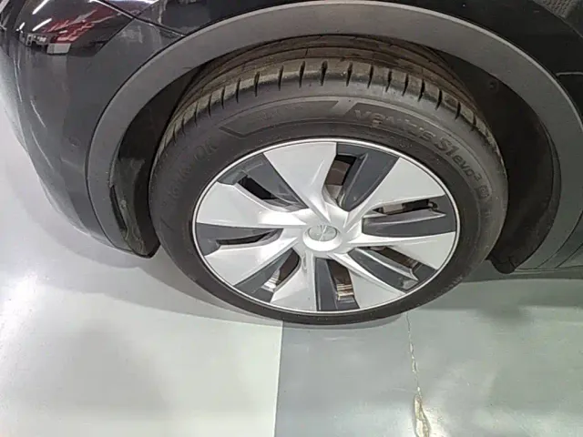 Tesla Model Y — Фото автомобиля 22