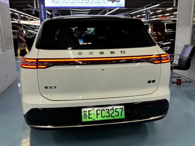 Exeed EX7 — Фото автомобиля 4