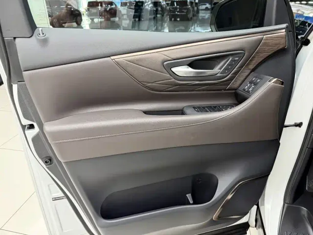 Toyota Alphard — Фото автомобиля 6