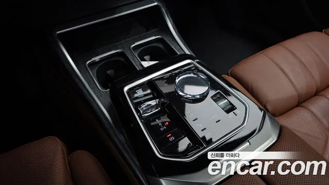 BMW 7-Series 7 серия (G70) 740i xDrive M Sport — Фото автомобиля 9