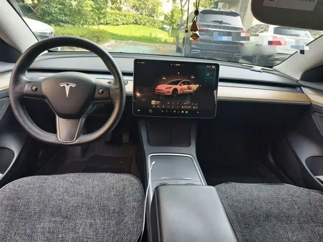 Tesla Model 3 — Фото автомобиля 5