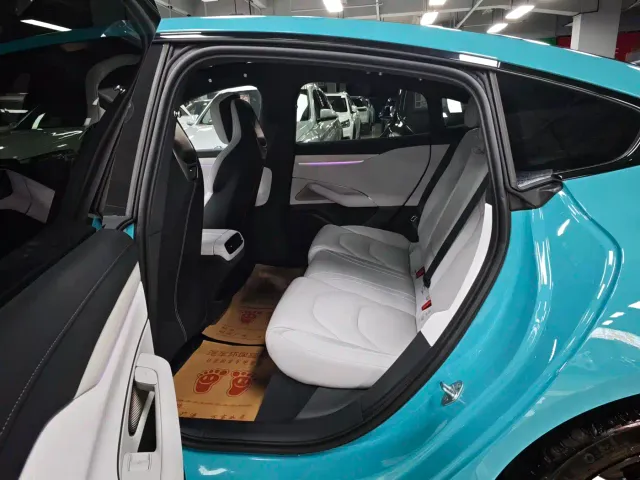 Xiaomi SU7 — Фото автомобиля 12