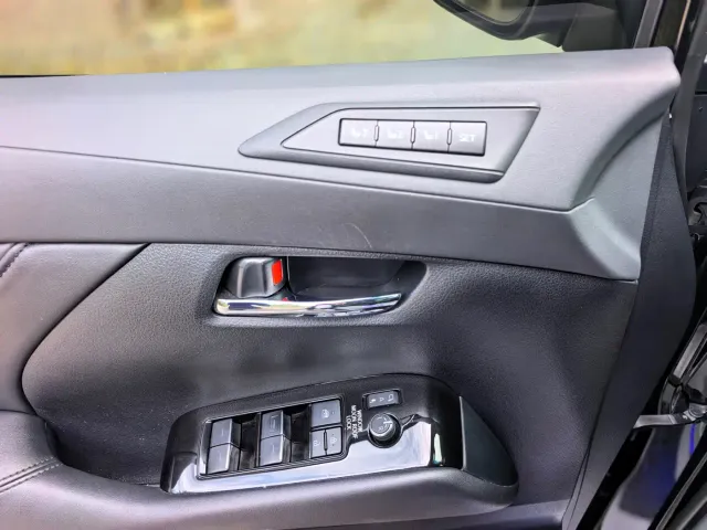 Toyota Alphard — Фото автомобиля 23