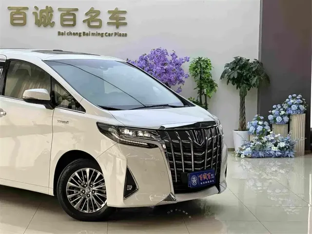 Toyota Alphard — Фото автомобиля 4
