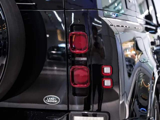 Land Rover Defender — Фото автомобиля 16