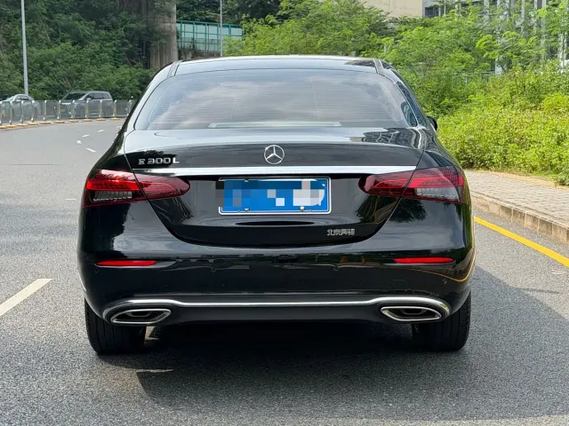 Mercedes-Benz E-Class — Фото автомобиля 5