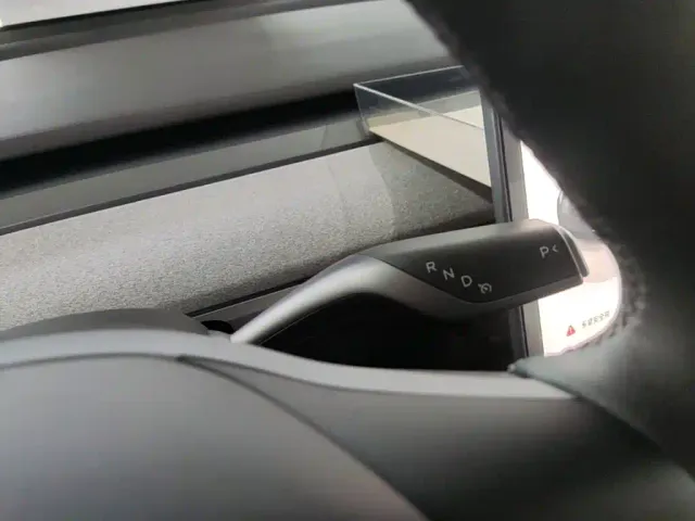 Tesla Model Y — Фото автомобиля 13