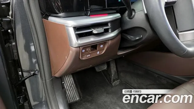 Hyundai Grandeur Grandeur (GN7) 2.5 Бензин 2WD — Фото автомобиля 17