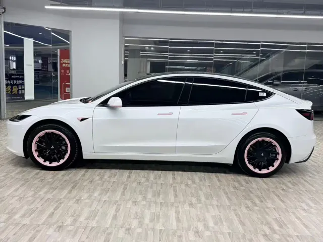 Tesla Model 3 — Фото автомобиля 2