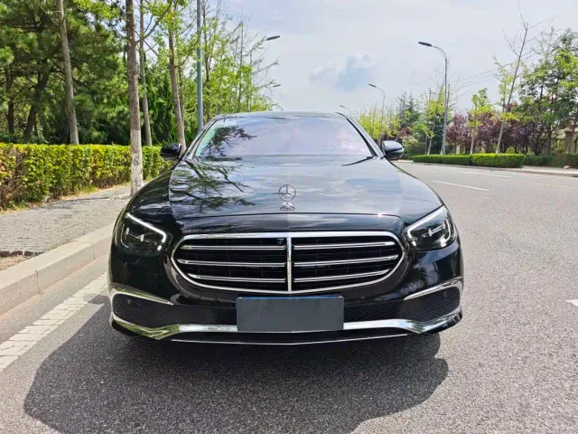 Mercedes-Benz E-Class — Фото автомобиля 2