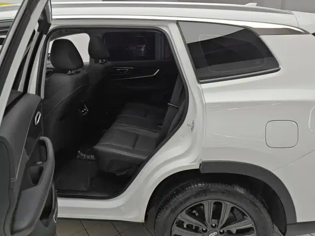 Chery Tiggo 8 — Фото автомобиля 11