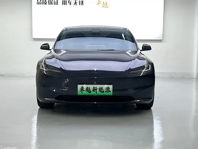 Tesla Model 3 — Фото автомобиля 2