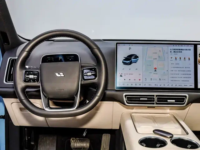 Li Auto L8 — Фото автомобиля 27