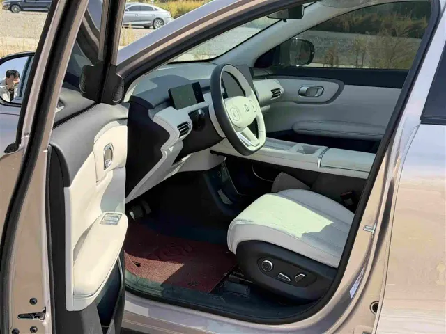 Changan Qiyuan Q05 — Фото автомобиля 7