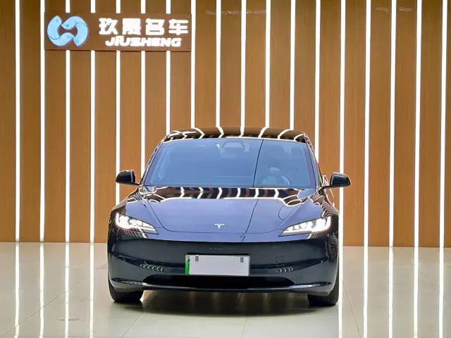 Tesla Model 3 — Фото автомобиля 2