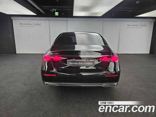 Mercedes-Benz E-Class — Фото автомобиля 4