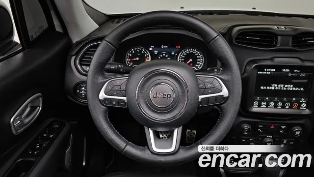 Jeep Renegade — Фото автомобиля 13