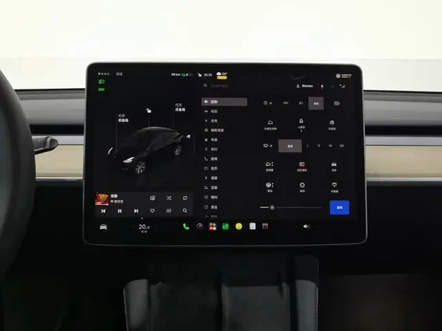 Tesla Model Y — Фото автомобиля 12