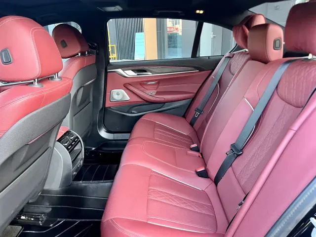 BMW 5 Series — Фото автомобиля 12
