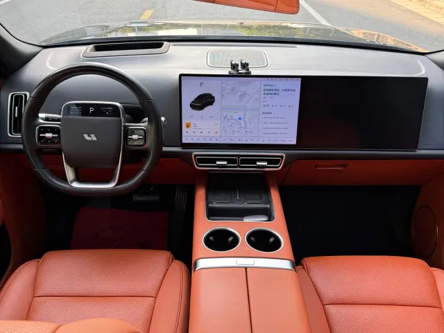 Li Auto L8 — Фото автомобиля 8