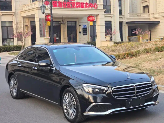 Mercedes-Benz E-Class — Фото автомобиля 3