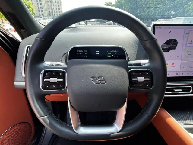 Li Auto L8 — Фото автомобиля 5
